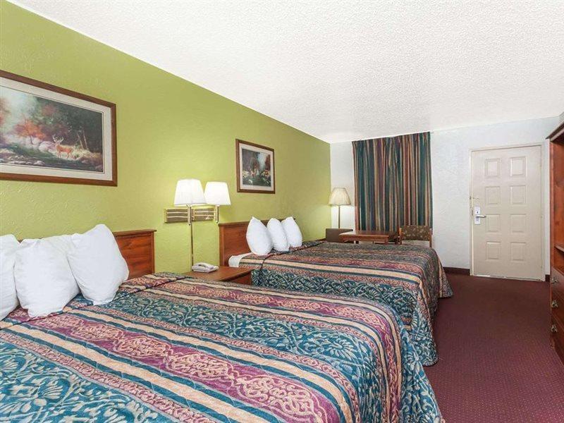 Days Inn By Wyndham San Antonio Lytle المظهر الخارجي الصورة