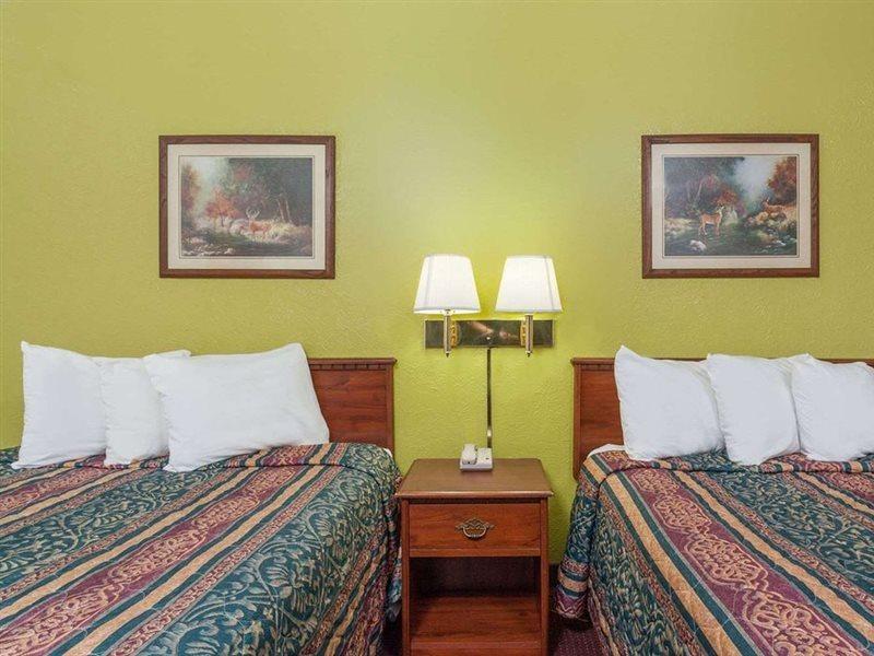 Days Inn By Wyndham San Antonio Lytle المظهر الخارجي الصورة