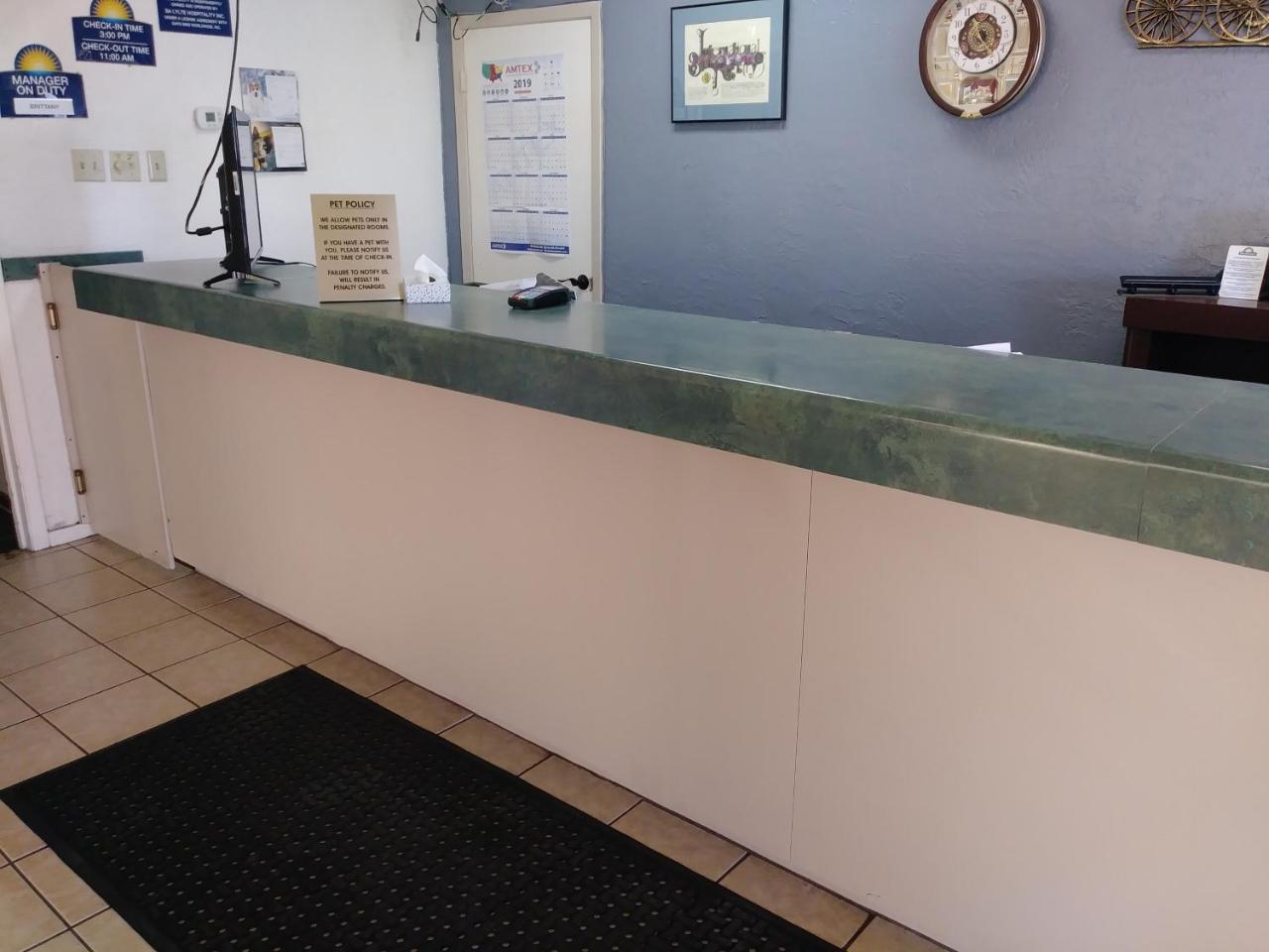 Days Inn By Wyndham San Antonio Lytle المظهر الخارجي الصورة